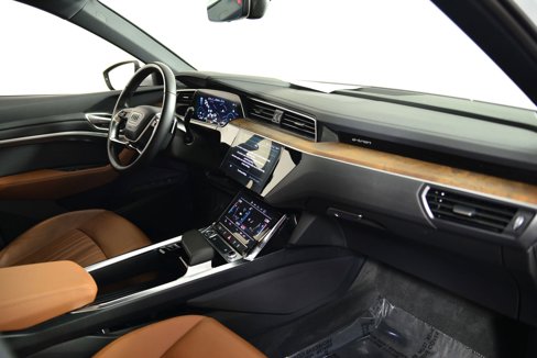 Certified 2022 Audi e-tron Premium w/ Convenience Plus Package image 18