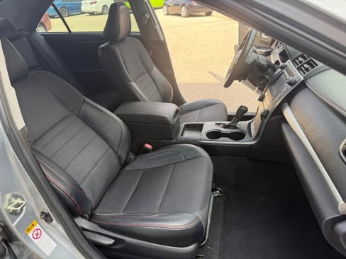 Used 2017 Toyota Camry SE image 15