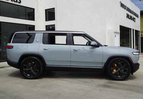 Used 2024 Rivian R1S Adventure image 9
