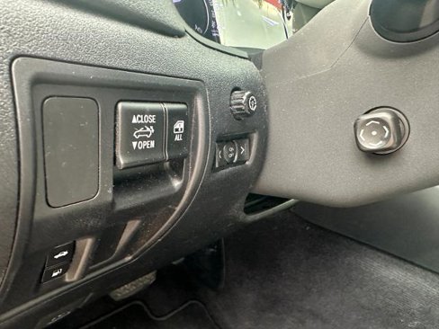 Used 2011 Lexus IS 350C image 16