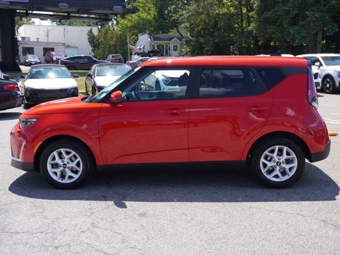 Used 2023 Kia Soul LX w/ LX Technology Package image 16