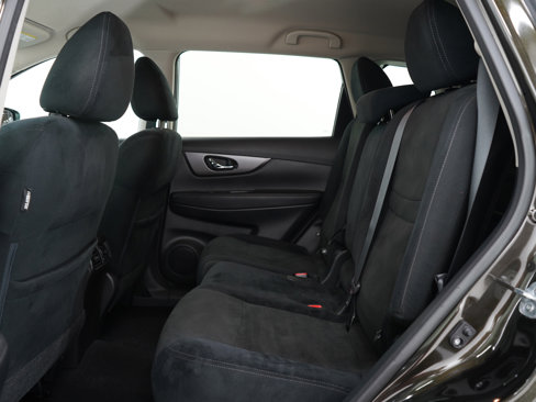 Used 2016 Nissan Rogue SV w/ SV Premium Package image 18