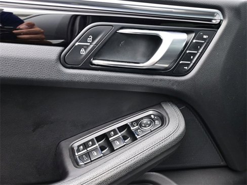 Certified 2021 Porsche Macan S image 14
