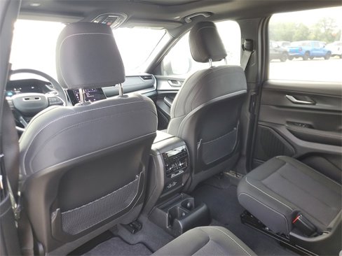 New 2025 Jeep Grand Cherokee L Laredo image 12