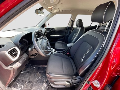 Used 2022 Hyundai Venue Limited image 21