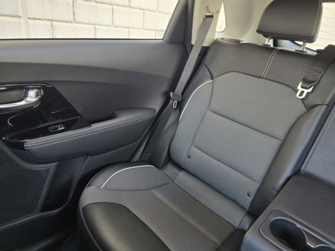 Used 2022 Kia Niro EX image 46