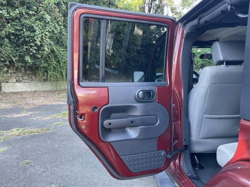 Used 2010 Jeep Wrangler Unlimited Sahara w/ Dual Top Group image 22