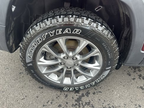 Used 2019 Jeep Cherokee Latitude Plus w/ Cold Weather Group image 21
