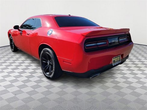 Used 2020 Dodge Challenger SXT image 5