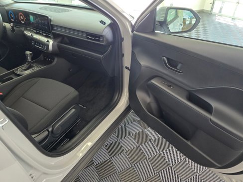 Used 2025 Hyundai Kona SEL image 39