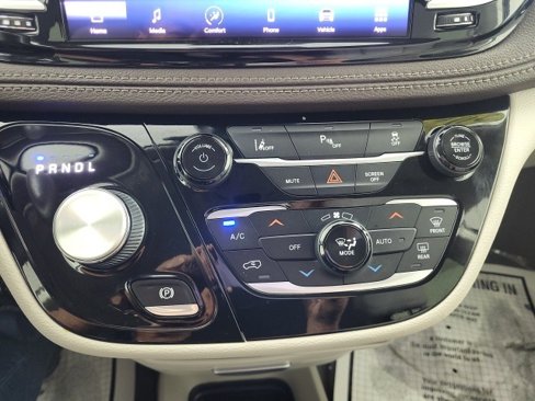 Used 2021 Chrysler Pacifica Touring w/ Cold Weather Group image 29