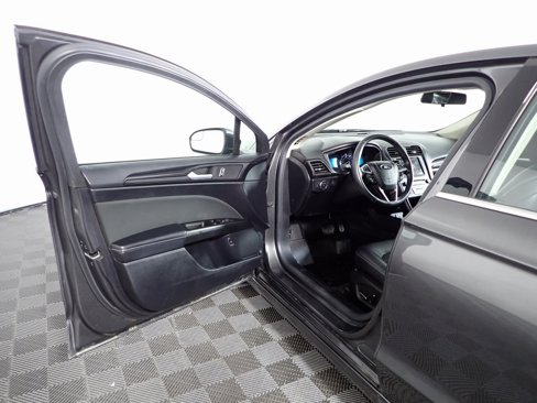 Used 2018 Ford Fusion SE w/ Equipment Group 601A image 21