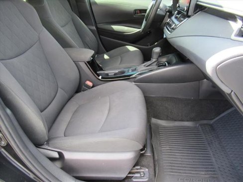 Used 2022 Toyota Corolla LE image 11