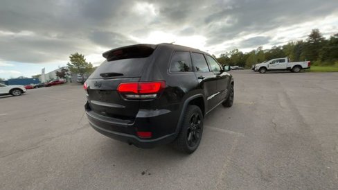 Used 2019 Jeep Grand Cherokee Laredo image 9