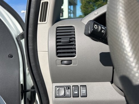 Used 2018 Nissan Frontier SV image 25