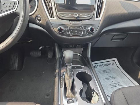 Used 2022 Chevrolet Malibu LT image 11