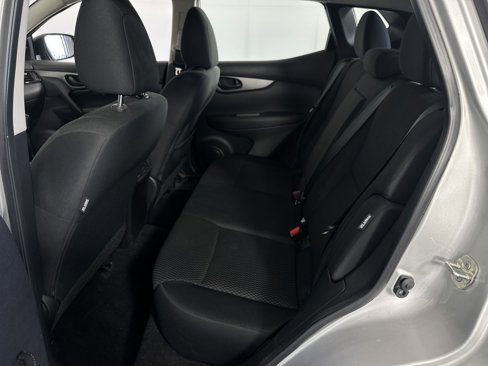 Used 2022 Nissan Rogue Sport S image 7