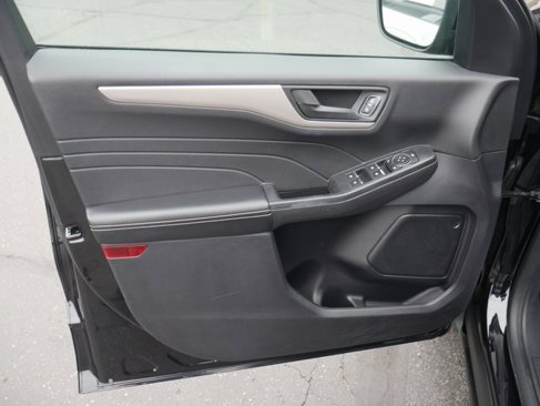 Used 2022 Ford Escape SE w/ SE Sport Appearance Package image 12