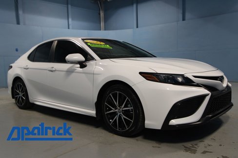 Used 2023 Toyota Camry SE image 1