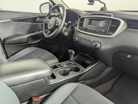 Used 2017 Kia Sorento L image 23