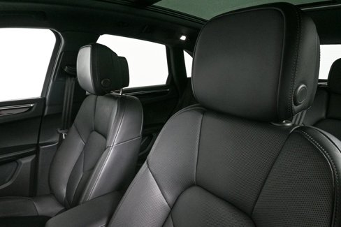 Used 2025 Porsche Macan image 5