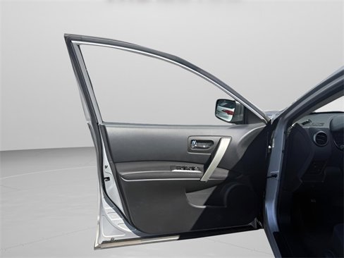 Used 2015 Nissan Rogue S image 15