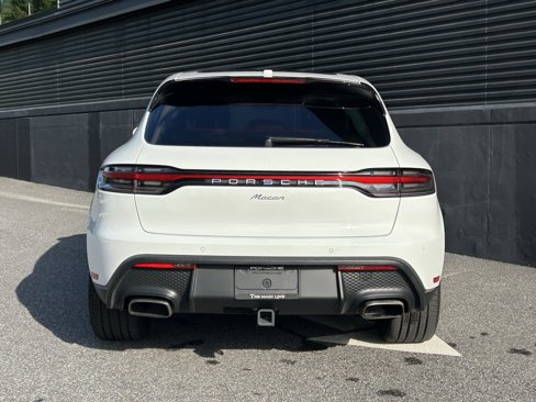 Certified 2025 Porsche Macan image 9