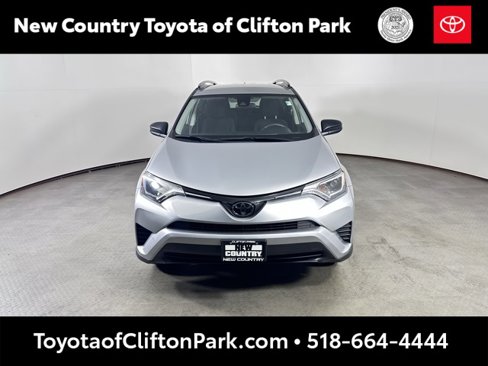 Used 2018 Toyota RAV4 LE image 8