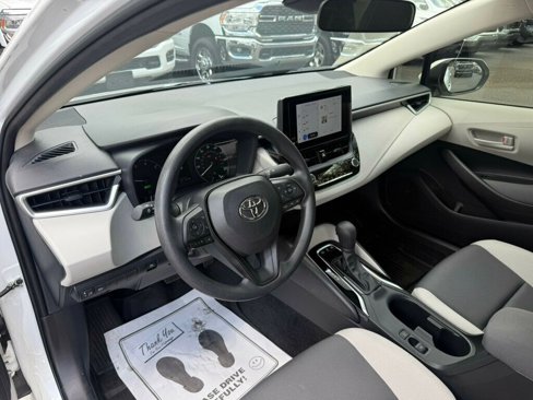 Used 2024 Toyota Corolla LE image 3