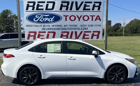 Used 2025 Toyota Corolla SE w/ SE Premium Package image 1