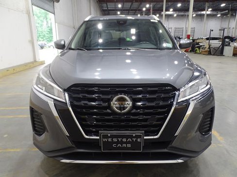 Used 2021 Nissan Kicks SV image 2