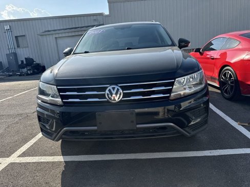 Used 2021 Volkswagen Tiguan SE w/ Panoramic Sunroof Package image 4