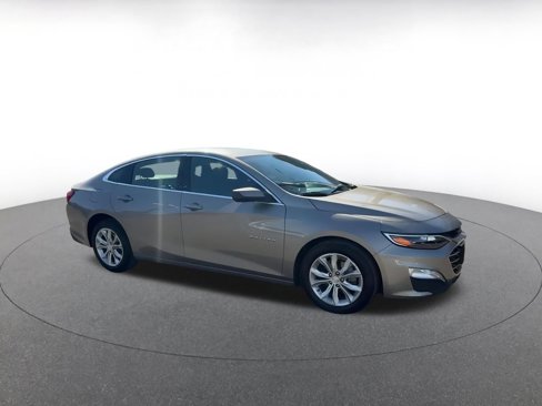 Used 2024 Chevrolet Malibu LT image 2