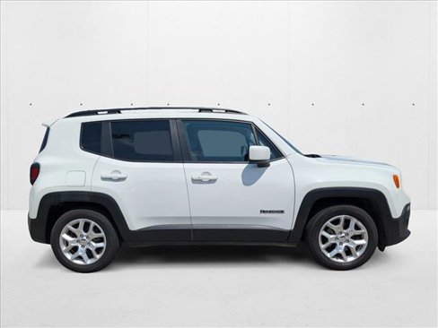 Used 2018 Jeep Renegade Latitude w/ Cold Weather Group image 4