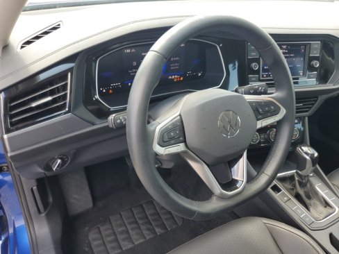 Used 2024 Volkswagen Jetta SE image 12