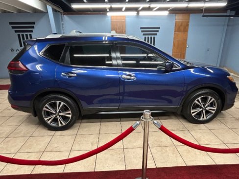 Used 2019 Nissan Rogue SV w/ Premium Package image 5