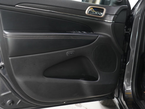 Used 2016 Jeep Grand Cherokee Limited w/ Luxury Group II image 18