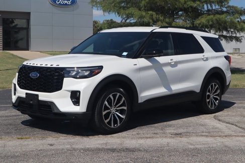 New 2025 Ford Explorer ST-Line image 2