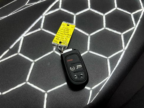 Used 2019 Jeep Cherokee Limited image 33