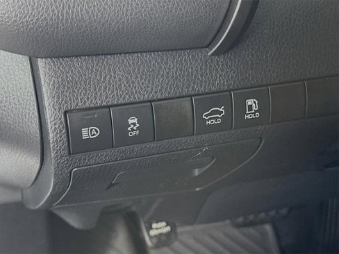 Certified 2020 Toyota Camry SE image 10