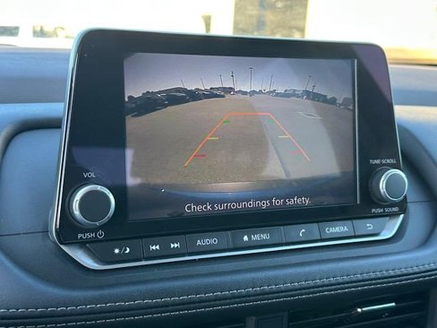 Used 2023 Nissan Rogue SV image 30