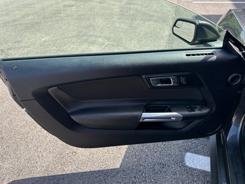 Used 2018 Ford Mustang Coupe image 12