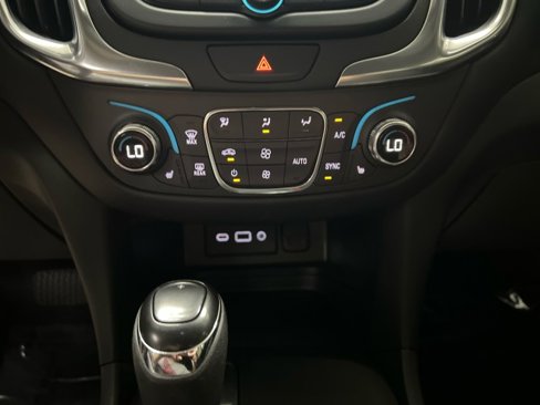 Used 2021 Chevrolet Equinox LT image 25