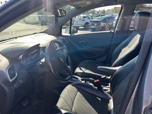 Used 2019 Chevrolet Trax LT w/ LT Convenience Package image 7