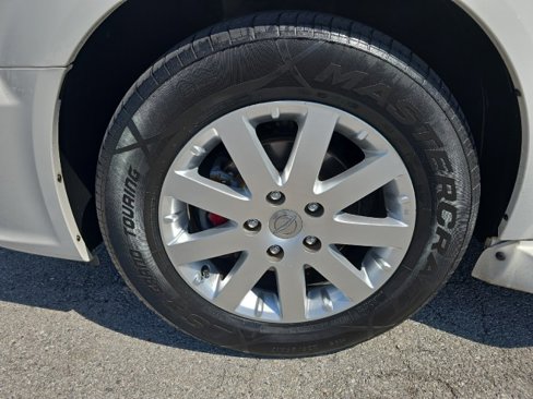 Used 2011 Chrysler Town & Country Touring-L w/ Driver Convenience Group image 9