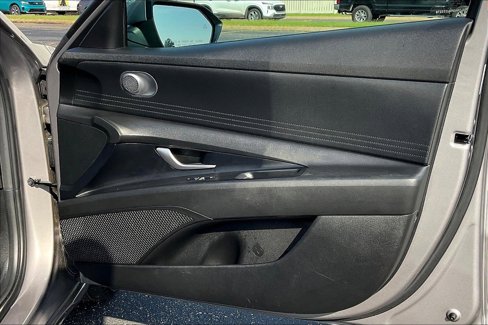 Used 2022 Hyundai Elantra SEL image 20