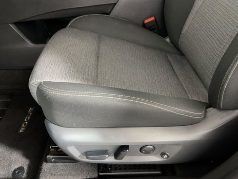 Used 2023 Nissan Rogue SV image 11