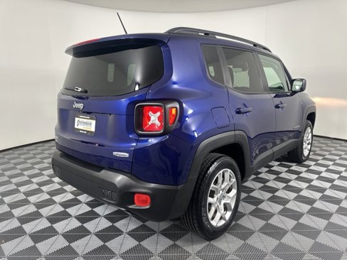 Used 2017 Jeep Renegade Latitude w/ Cold Weather Group image 3