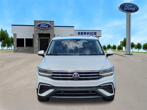 Used 2022 Volkswagen Tiguan SE w/ Panoramic Sunroof Package image 2