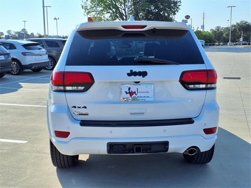 Used 2017 Jeep Grand Cherokee Altitude image 13